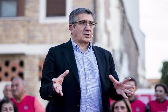 El portavoz del PSOE en el Congreso, Patxi López, durante un acto electoral