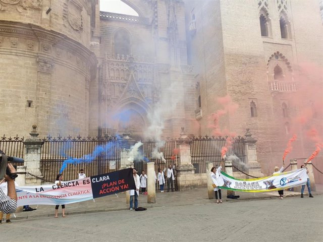 Concentración de Rebelión Científica España en defensa de Doñana
