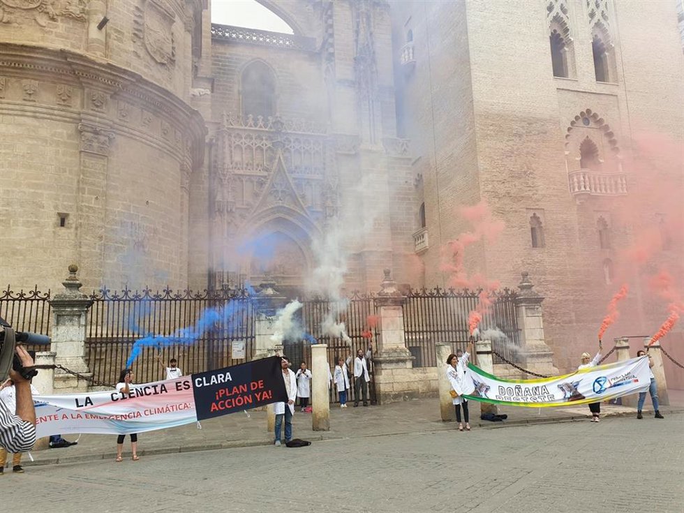 Concentración de Rebelión Científica España en defensa de Doñana