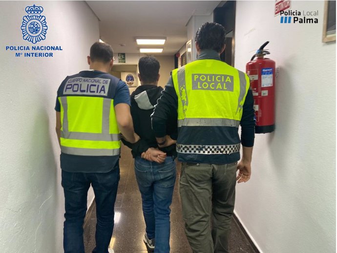 Detenidos dos hombres por 11 robos con violencia en Palma