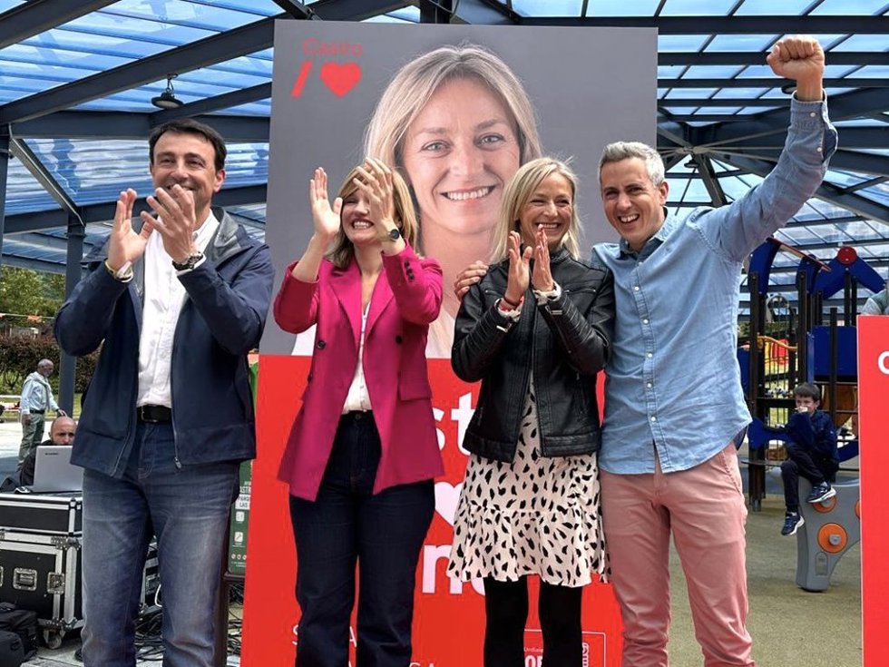 La portavoz del PSOE y ministra de Educación y Formación Profesional, Pilar Alegría, en un acto de partido en Castro Urdiales (Cantabria).