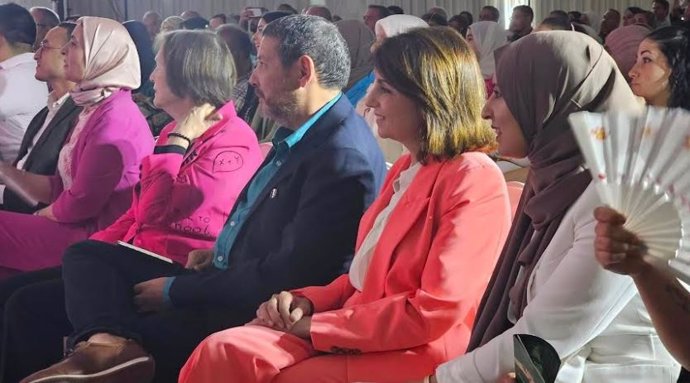 El presidente de Coalición por Melilla (CPM), Mustafa Aberchán, en el centro