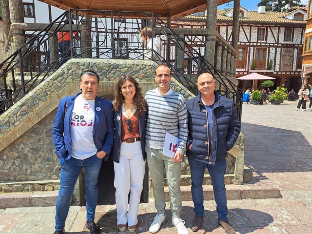 La candidata de 'Por La Rioja' a la presidencia del Gobierno de La Rioja, Sonsoles Soriano, en una visita a candidatos de Ezcaray