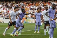 Mestalla acerca la salvación ante un Madrid fuera de combate