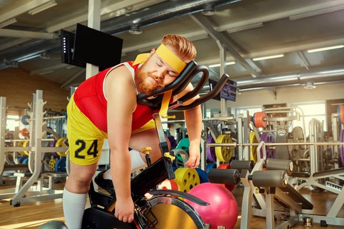 Archivo - Un hombre cansado en el gimnasio