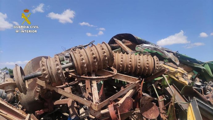 La Guardia Civil de Tarancón detiene a dos personas e investiga a una tercera por el robo de aperos agrícolas.