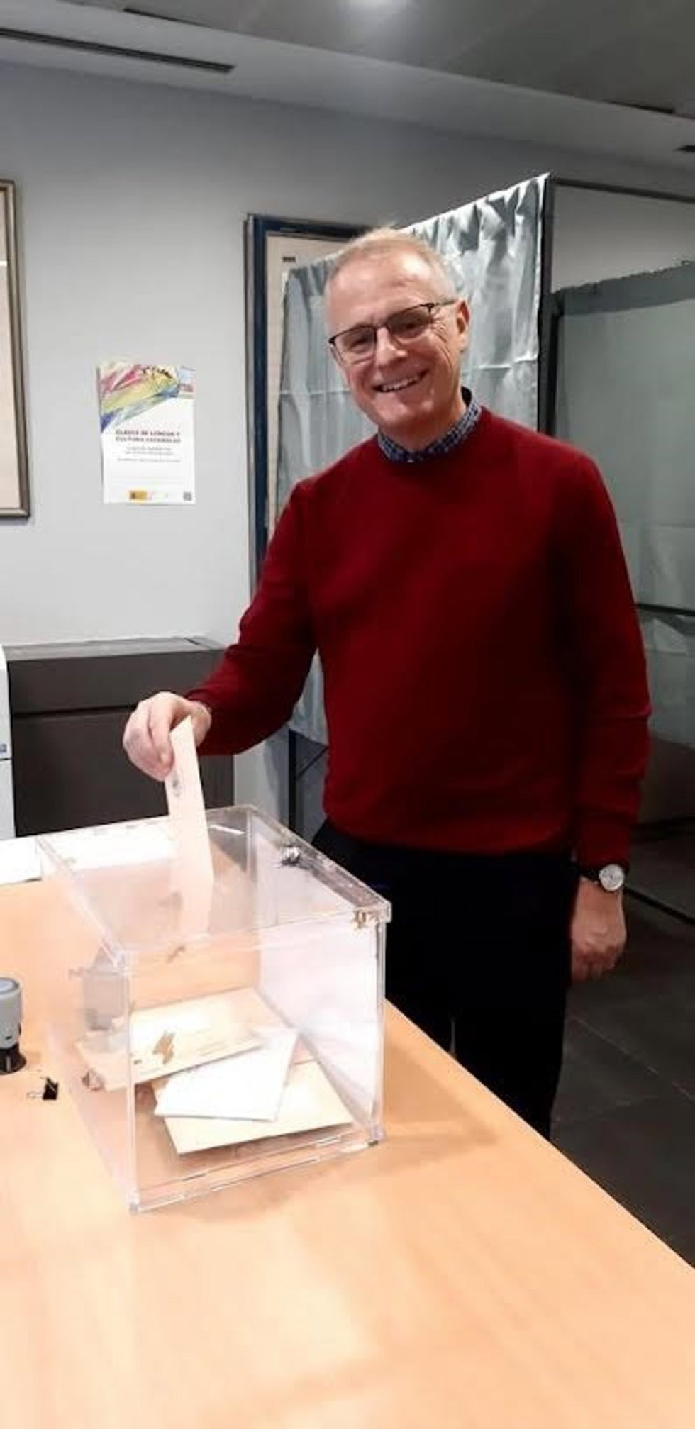 Diego Canga, votando desde Bruselas