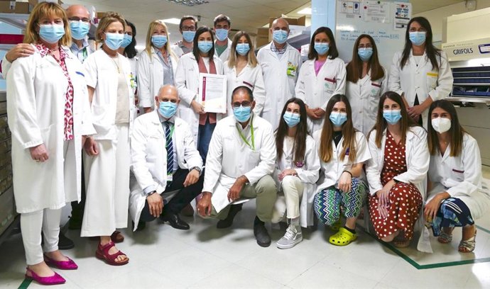 Profesionales del servicio de Farmacia hospitalaria del Reina Sofía con la certificación de calidad ISO