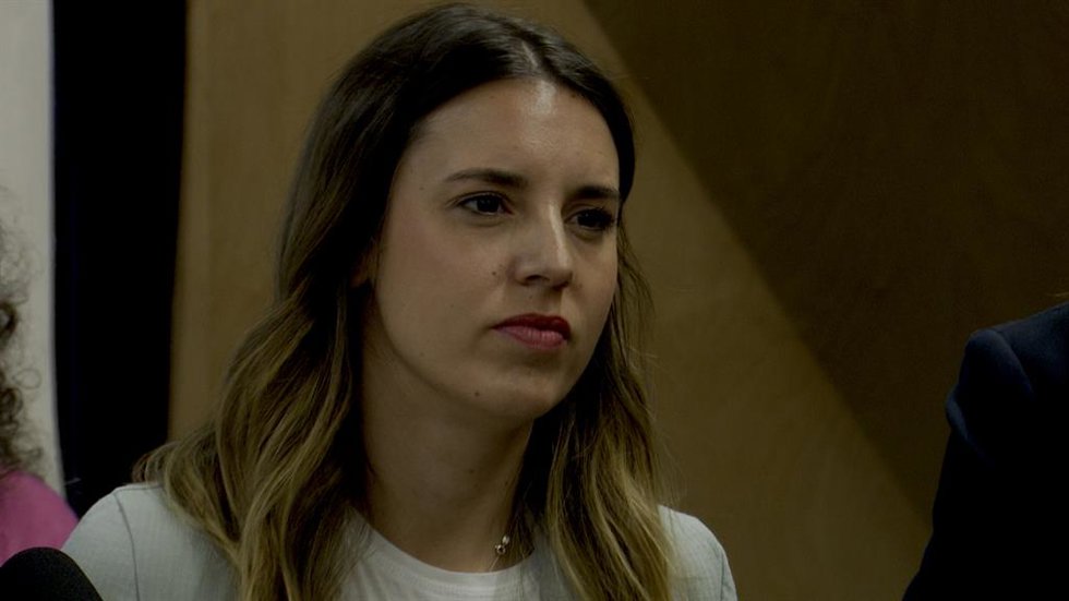 La ministra Montero condena "rotundamente" las agresiones racistas a Vinicious