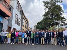 El presidente del PP, Alberto Núñez Feijóo, junto