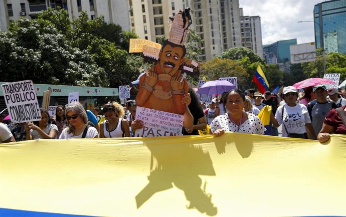 01 May 2023, Venezuela, Caracas: Workers from various unions take part in a Labor Day demonstration to demand a wage increase and adequate pensions from the Maduro government. Photo: Pedro Rances Mattey/dpa
