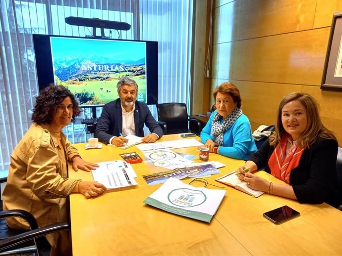 Np Y Foto Consejero Medio Rural Reunión Unión De Comerciantes