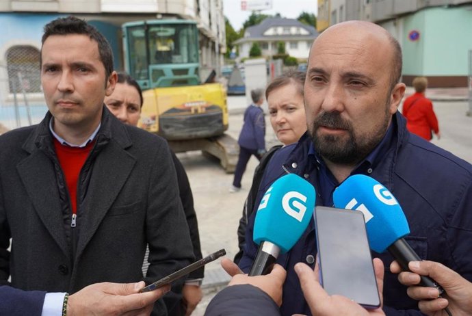 El candidato del PSOE a la Alcaldía de Narón, Jorge Ulla, y el secretario de Organización del PSdeG, José Manuel Lage