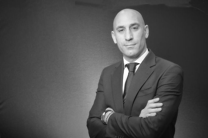 Archivo - El presidente de la Real Federación Española de Fútbol, Luis Rubiales, posa para Europa Press, en el Auditorio Meeting Place a 14 de febrero de 2023, en Madrid (España). Luis Manuel Rubiales es un exfutbolista y dirigente deportivo español, pr