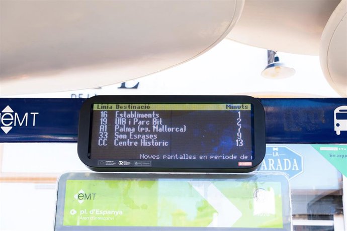 Archivo - La EMT renueva 10 pantallas informativas