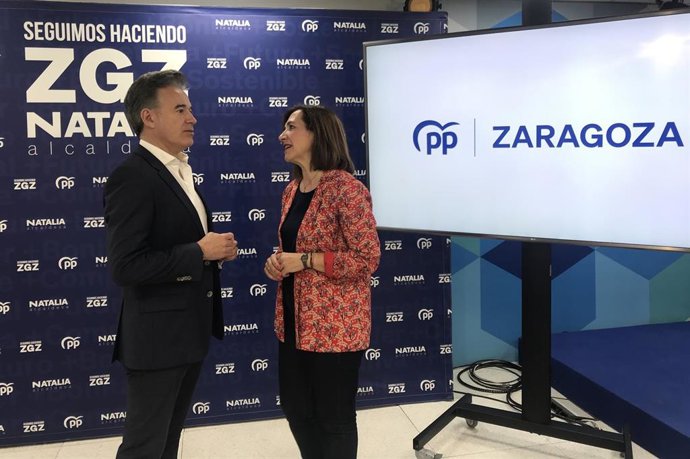 La número 2 y el númreo 4 como independientes en la lita del PP al Ayuntamiento de Zaragoza, Sara Fernández  y Víctor Serrano, ambos exmilitantes de Ciudadanos