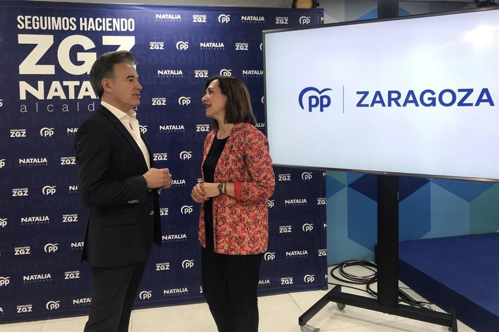 La número 2 y el númreo 4 como independientes en la lita del PP al Ayuntamiento de Zaragoza, Sara Fernández  y Víctor Serrano, ambos exmilitantes de Ciudadanos