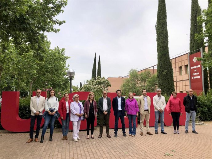 El candidato del PP a la Alcaldía, José Julián Gregorio, en la universidad.