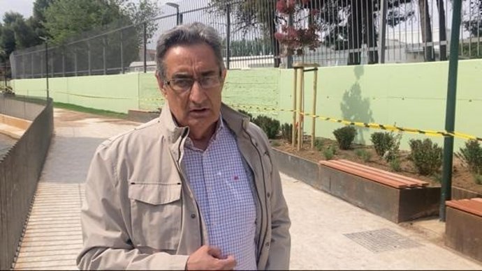 El candidato de VOX a la Alcaldía, Julio Calvo, en la calle Hayedo.