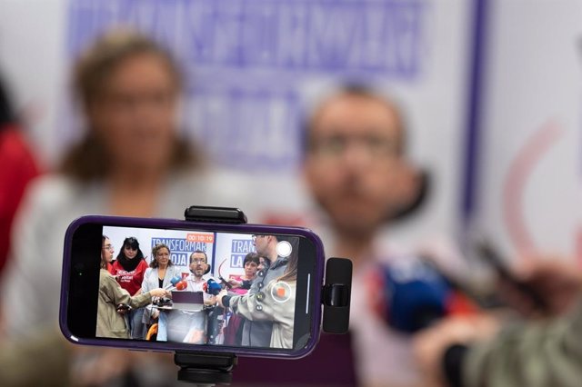El secretario de Acción de Gobierno y Programa de Podemos, Pablo Echenique, en comparecencia de prensa en Logroño