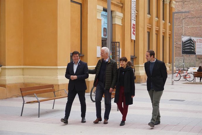 El candidato socialista, Pablo Hermoso de Mendoza, con parte de su equipo