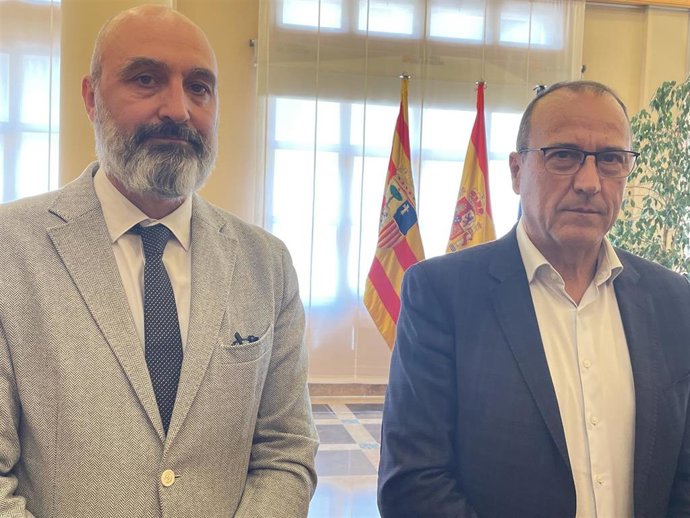 El consejero Educación, Cultura y Deporte del Gobierno de Aragón, Felipe Faci, y el director general de Cultura, Víctor Lucea.