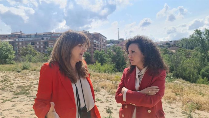 La candidata a la Alcaldía, Noemí Otero, y la eurodiputada Soraya Rodríguez, en la zona del Valle de Tejadilla