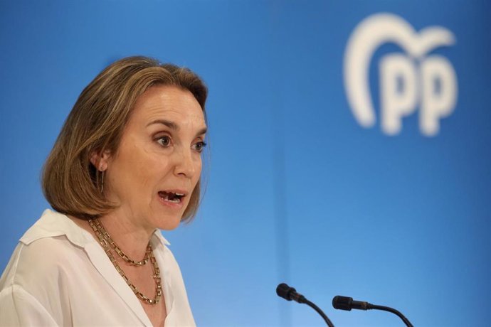 La secretaria general del PP, Cuca Gamarra, interviene durante la reunión con la Asociación Provincial de Constructores y Promotores de Málaga en el Parador de Golf, a 19 de mayo de 2023 en Málaga.