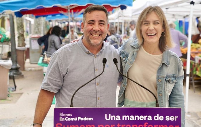 La líder de los comuns, Jéssica Albiach, junto al alcaldable de la formación en Blanes, Jordi Urgell.