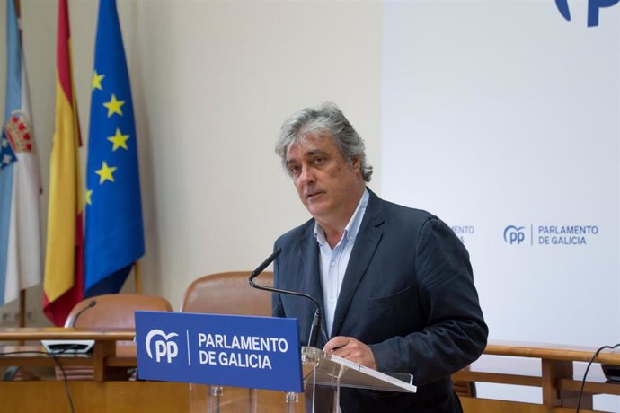 El portavoz del PPdeG en la Cámara gallega, Pedro Puy, en rueda de prensa est elunes 8 de mayo.