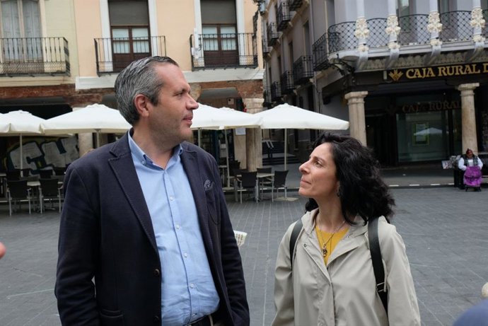 Carlos Ortas y Nuria Tregón, candidatos de Ciudadanos-Tú Aragón.