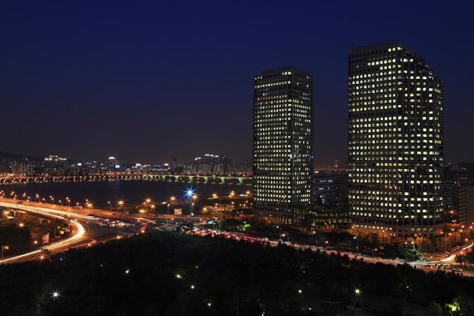 Archivo - La capital de Corea del Sur, Seúl, de noche.