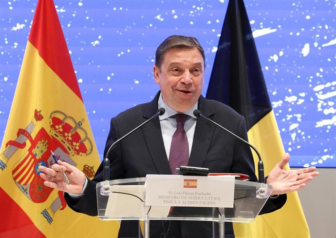 El ministro de Agricultura, Pesca y Alimentación de España, Luis Planas, ofrece una rueda de prensa 