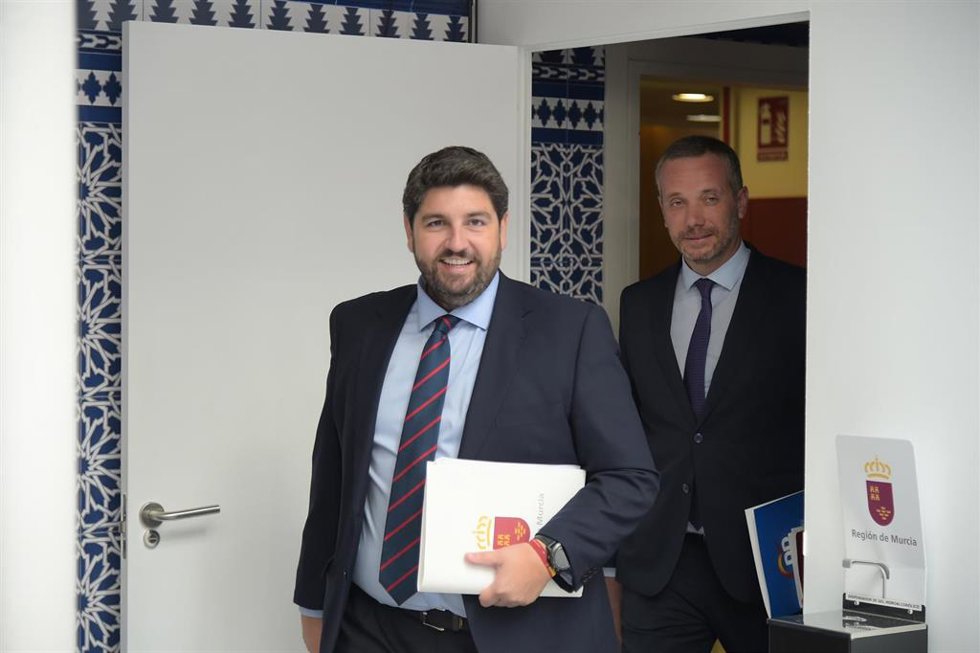 Archivo - El presidente de la Región de Murcia, Fernando López Miras, llega a la primera sesión del Debate sobre el Estado de la Región, en la Asamblea Regional de Murcia, a 28 de junio de 2022, en Cartagena, Murcia (España). La Asamblea Regional acoge 