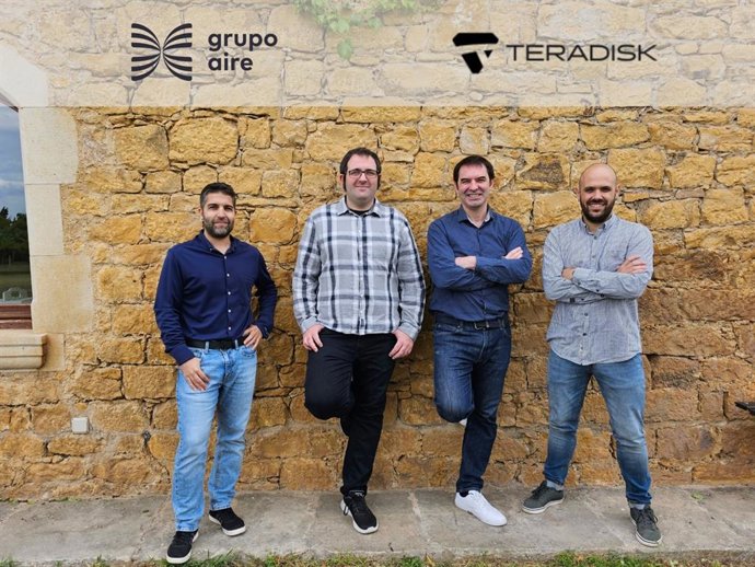 De izquierda a derecha: David Aguilar (CEO), Jordi Molina(CIO & CTO), David Jiménez (COO) y Omar Caster (Product Owner).