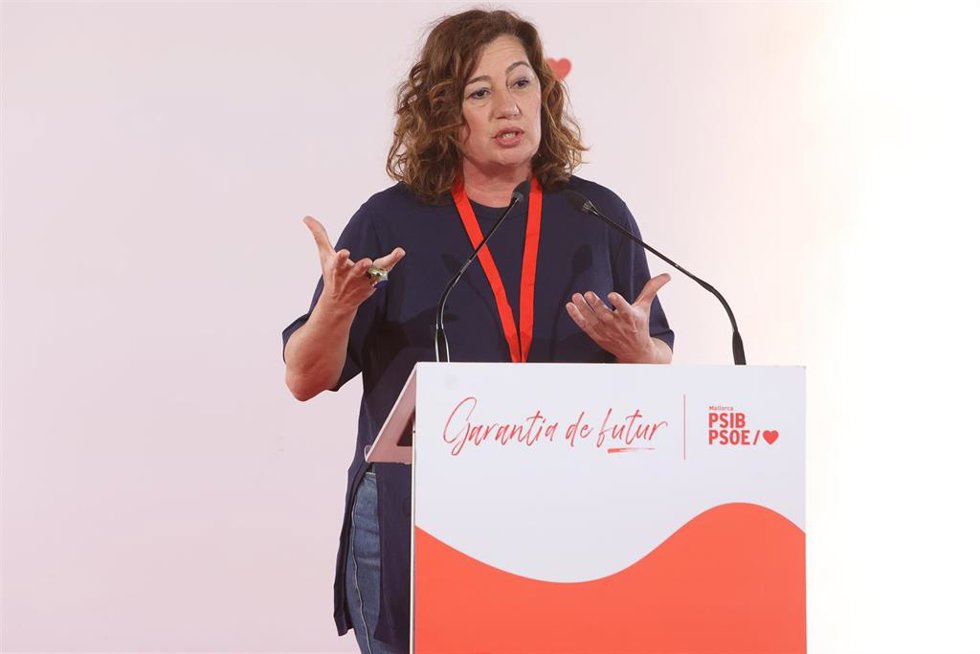 Archivo - La presidenta de las Islas Baleares, y secretaria general de los socialista baleares, Francina Armengol, interviene durante el acto de presentación del programa electoral del PSOE de Baleares.