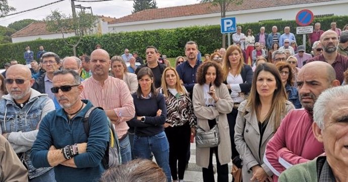 Concentración en la puerta del Hospital Comarcal de Riotinto (Huelva).