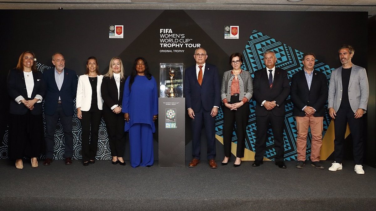 El Trofeo de la Copa Mundial Femenina de la FIFA llega a la Ciudad del  Fútbol!