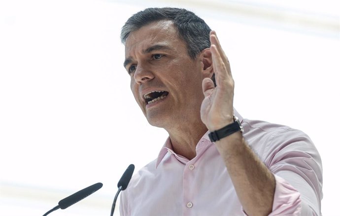 El secretario general del PSOE y presidente del Gobierno, Pedro Sánchez, interviene en un mitin del PSPV-PSOE, en la Ciudad de las Artes y las Ciencias, a 20 de mayo de 2023, en Valencia, Comunidad de Valencia (España). 