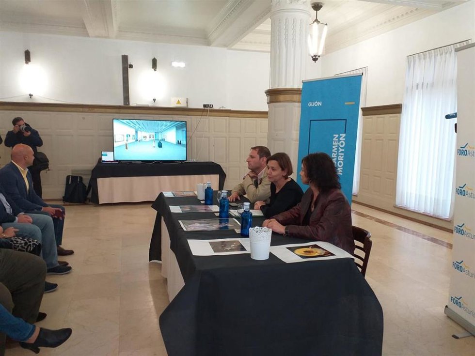 La candidata de Foro a la Alcaldía de Gijón, Carmen Moriyón, presenta, acompañada del candidato de Foro a la Presidencia del Principado, Adrián Pumares, y la concejala 'forista' Montserrat López, su proyecto para Tabacalera
