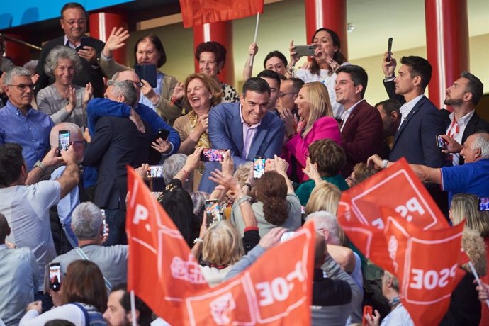 El secretario general del PSOE y presidente del Gobierno, Pedro Sánchez, en un acto de campaña en Santander.
