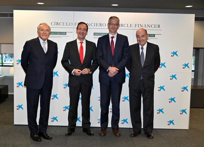 (I-D) El Presidente Del Cercle Financer, Isidre Fainé; El Consejero Delegado De Caixabank, Gonzalo Gortázar; El Gobernador Del Banco De España, Pablo Hernández De Cos, Y El Presidente De Sebap, Miquel Roca.