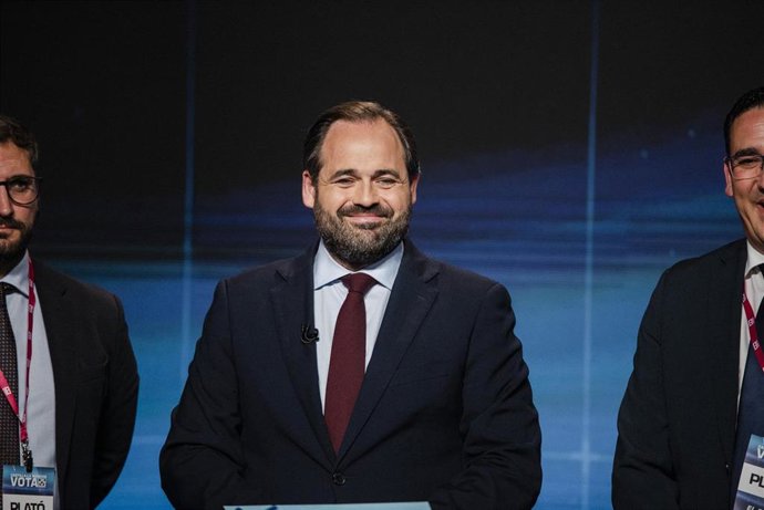 El candidato del PP a la Presidencia de Castilla-La Mancha, Paco Núñez, durante el debate electoral organizado por CMMedia