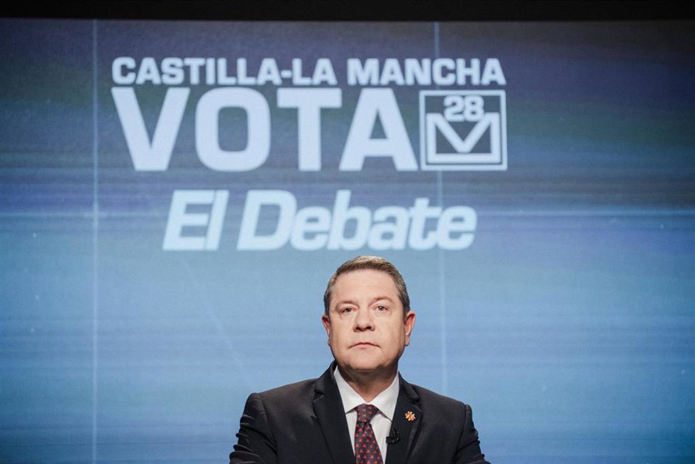 El candidato del PSOE a la Presidencia de C-LM, Emiliano García-Page, durante el debate electoral.