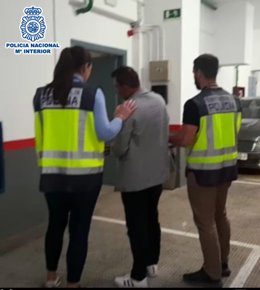 Nota De Prensa: 'La Policía Nacional Detiene A Un Peligroso Fugitivo Internacional'.