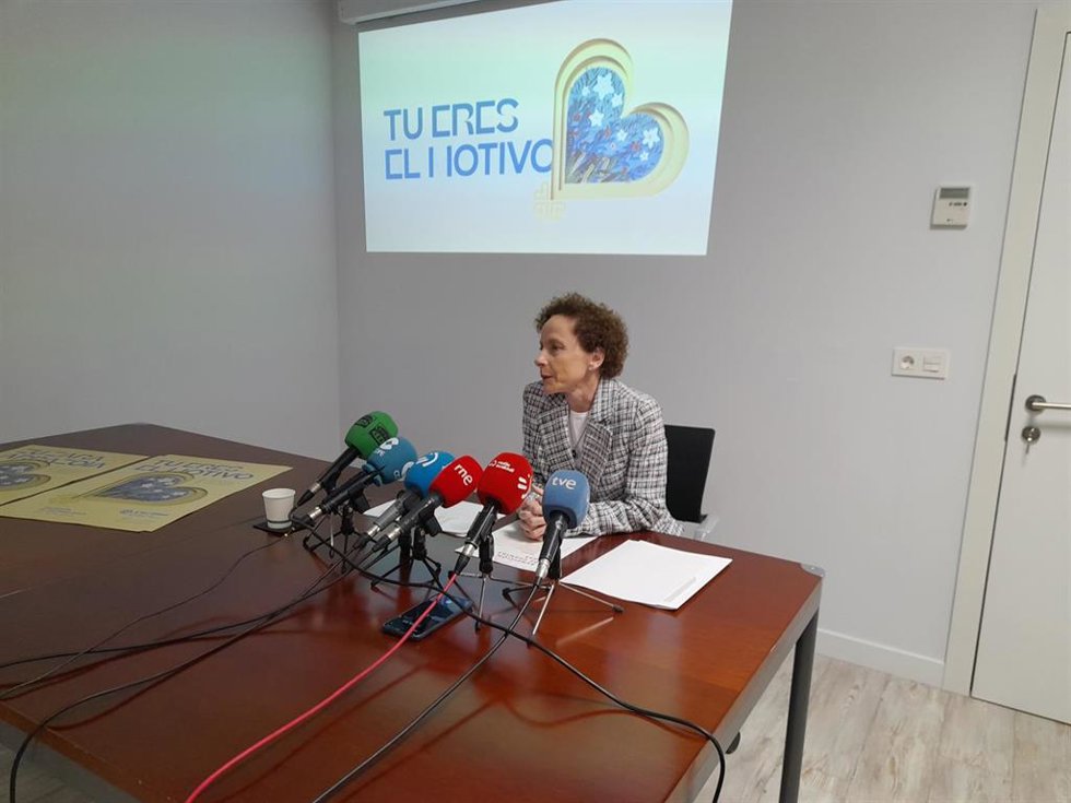 La directora en funciones de Cáritas diocesana de Pamplona y Tudela, Maite Quintana, en la rueda de prensa