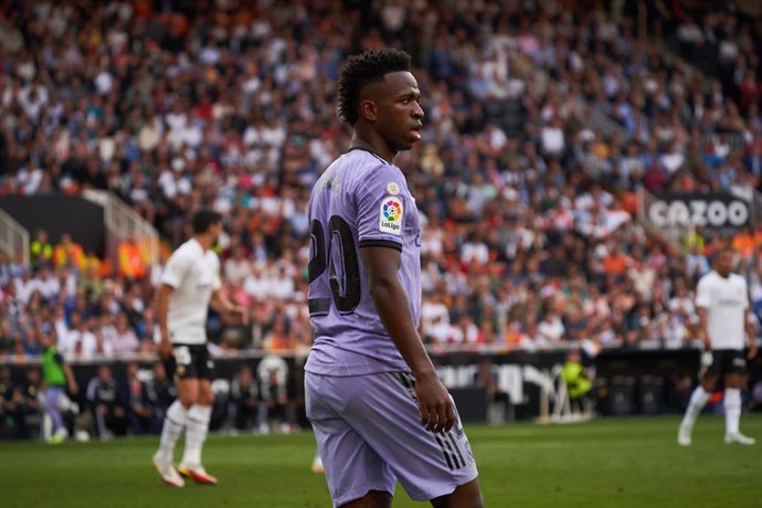 Imagen del jugador del Real Madrid Vinicius en el partido con el Valencia CF el pasado domingo en Mestalla. 