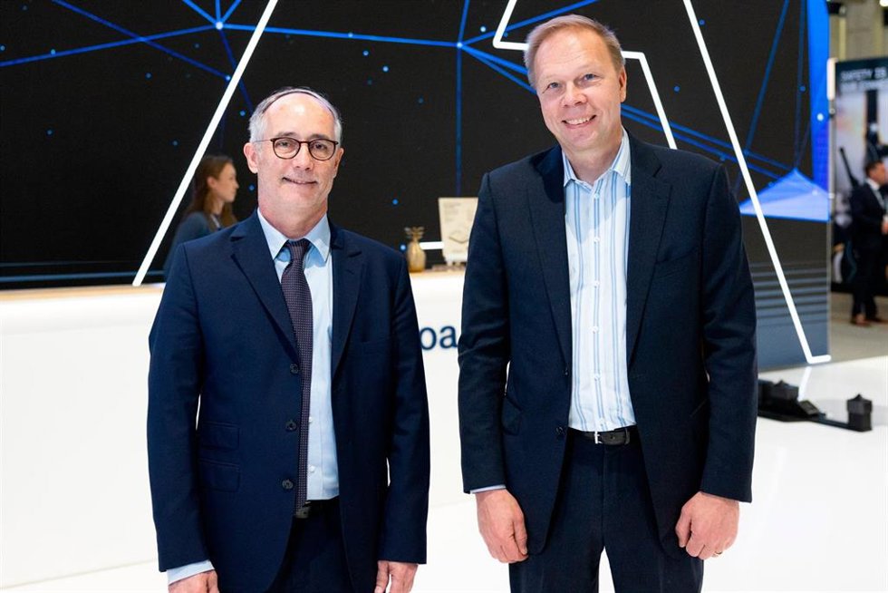 El jefe de la región Europa de Airbus Secure Land Communications, Eric Davalo,  y el director global de Misión Crítica & Redes Privadas de Cellnex Telecom, Mikko Uusitalo.