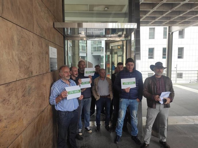 Ganaderos protestando por el baremo de los daños del lobo