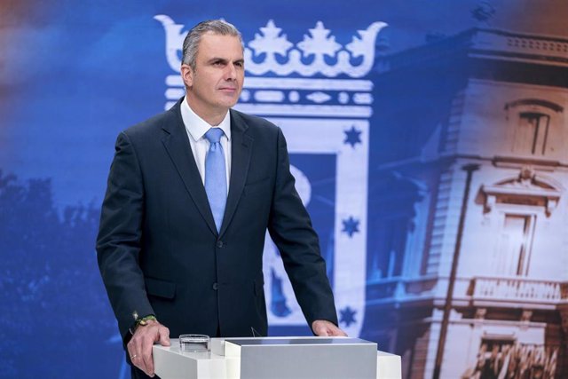 El candidato de Vox a la Alcaldía de Madrid, Javier Ortega Smith, durante el debate electoral de los candidatos a la Alcaldía de Madrid de cara a las elecciones autonómicas y municipales del próximo 28 de mayo, en Telemadrid, a 16 de mayo de 2023, en Madr